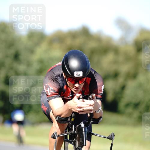 07.09.2025 - 19. Norderstedt Triathlon Michael Burmester http://msf.ph/oto/8837945 07.09.2025 14:23:48 Radfahren 962 meine-sportfotos.de