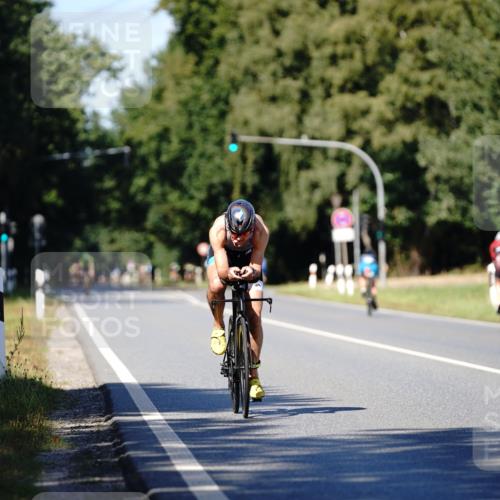 07.09.2025 - 19. Norderstedt Triathlon Michael Burmester http://msf.ph/oto/8838033 07.09.2025 14:24:39 Radfahren 988 meine-sportfotos.de