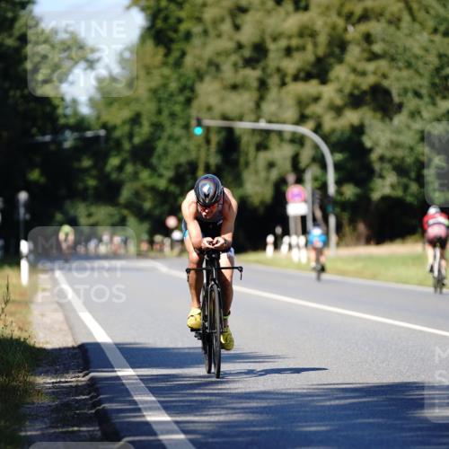 07.09.2025 - 19. Norderstedt Triathlon Michael Burmester http://msf.ph/oto/8838035 07.09.2025 14:24:39 Radfahren 988 meine-sportfotos.de