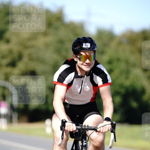 07.09.2025 - 19. Norderstedt Triathlon Michael Burmester http://msf.ph/oto/8838118 07.09.2025 14:25:54 Radfahren 863, 879 meine-sportfotos.de