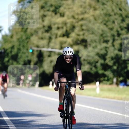 07.09.2025 - 19. Norderstedt Triathlon Michael Burmester http://msf.ph/oto/8838120 07.09.2025 14:25:56 Radfahren 863, 879 meine-sportfotos.de
