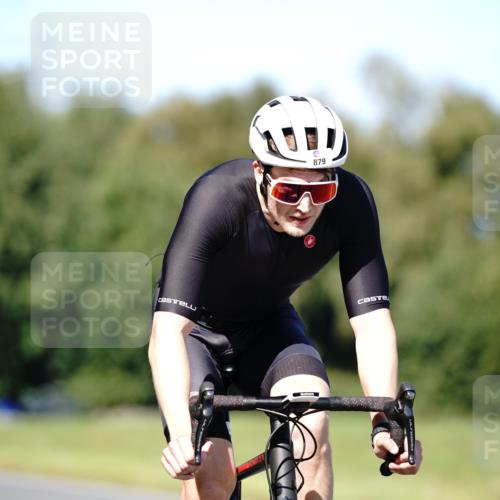 07.09.2025 - 19. Norderstedt Triathlon Michael Burmester http://msf.ph/oto/8838124 07.09.2025 14:25:57 Radfahren 863, 879 meine-sportfotos.de