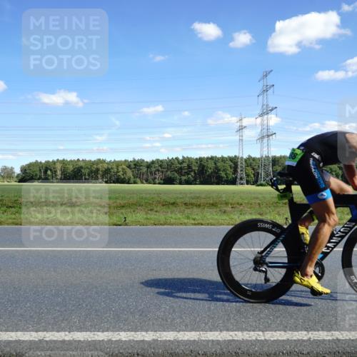 07.09.2025 - 19. Norderstedt Triathlon Michael Burmester http://msf.ph/oto/8838138 07.09.2025 14:14:16 Radfahren 988, 996 meine-sportfotos.de
