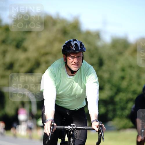 07.09.2025 - 19. Norderstedt Triathlon Michael Burmester http://msf.ph/oto/8838237 07.09.2025 14:27:34 Radfahren 379, 428, 460, 905 meine-sportfotos.de