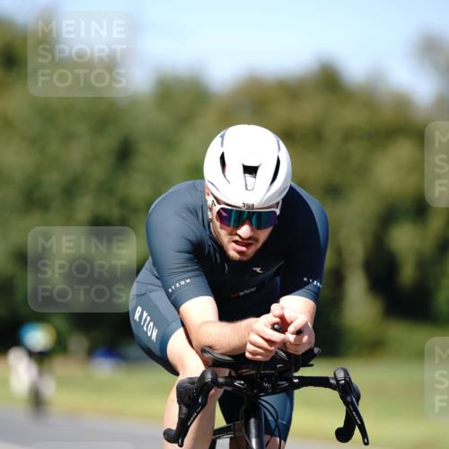 07.09.2025 - 19. Norderstedt Triathlon Michael Burmester http://msf.ph/oto/8838256 07.09.2025 14:27:54 Radfahren 398, 1014 meine-sportfotos.de