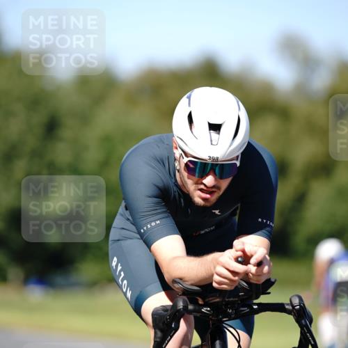 07.09.2025 - 19. Norderstedt Triathlon Michael Burmester http://msf.ph/oto/8838257 07.09.2025 14:27:54 Radfahren 398, 1014 meine-sportfotos.de