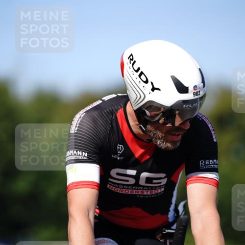 07.09.2025 - 19. Norderstedt Triathlon Michael Burmester http://msf.ph/oto/8838284 07.09.2025 14:28:37 Radfahren 420, 982 meine-sportfotos.de