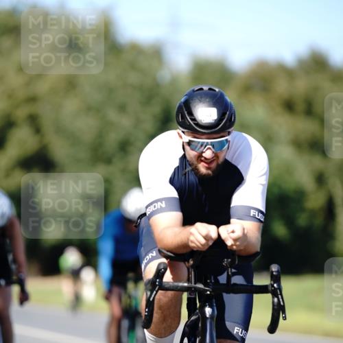 07.09.2025 - 19. Norderstedt Triathlon Michael Burmester http://msf.ph/oto/8838316 07.09.2025 14:29:05 Radfahren 364, 373, 391, 463 meine-sportfotos.de