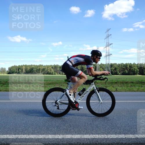 07.09.2025 - 19. Norderstedt Triathlon Michael Burmester http://msf.ph/oto/8838335 07.09.2025 14:15:04 Radfahren 958, 979 meine-sportfotos.de