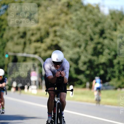 07.09.2025 - 19. Norderstedt Triathlon Michael Burmester http://msf.ph/oto/8838392 07.09.2025 14:29:57 Radfahren 388, 917, 1421 meine-sportfotos.de