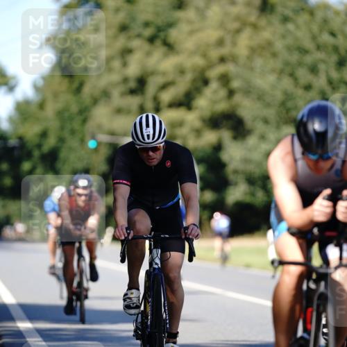 07.09.2025 - 19. Norderstedt Triathlon Michael Burmester http://msf.ph/oto/8838421 07.09.2025 14:30:21 Radfahren 411, 961, 990, 992, 1041 meine-sportfotos.de