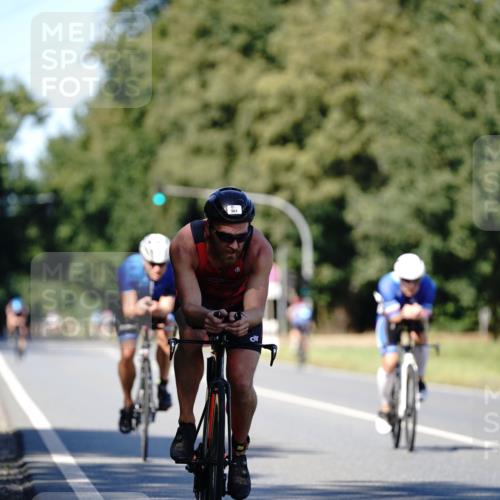 07.09.2025 - 19. Norderstedt Triathlon Michael Burmester http://msf.ph/oto/8838425 07.09.2025 14:30:22 Radfahren 411, 961, 990, 992, 1041 meine-sportfotos.de