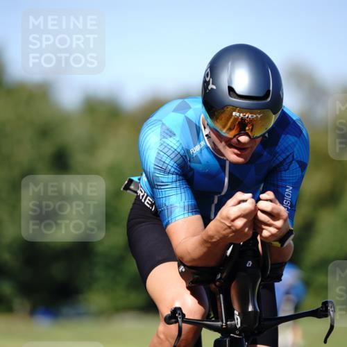 07.09.2025 - 19. Norderstedt Triathlon Michael Burmester http://msf.ph/oto/8838622 07.09.2025 14:33:07 Radfahren 880, 911 meine-sportfotos.de