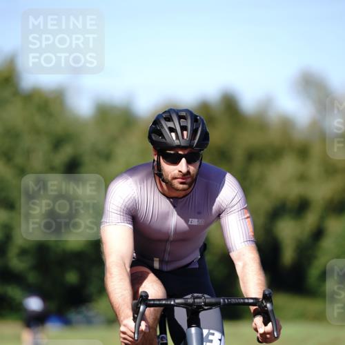 07.09.2025 - 19. Norderstedt Triathlon Michael Burmester http://msf.ph/oto/8838660 07.09.2025 14:33:27 Radfahren 438, 480, 872 meine-sportfotos.de