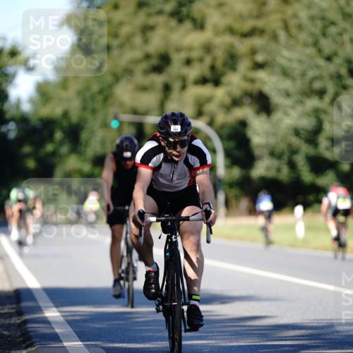 07.09.2025 - 19. Norderstedt Triathlon Michael Burmester http://msf.ph/oto/8839054 07.09.2025 14:37:49 Radfahren 863, 888 meine-sportfotos.de