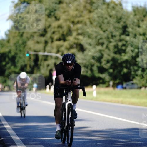 07.09.2025 - 19. Norderstedt Triathlon Michael Burmester http://msf.ph/oto/8839111 07.09.2025 14:38:29 Radfahren 422, 877 meine-sportfotos.de