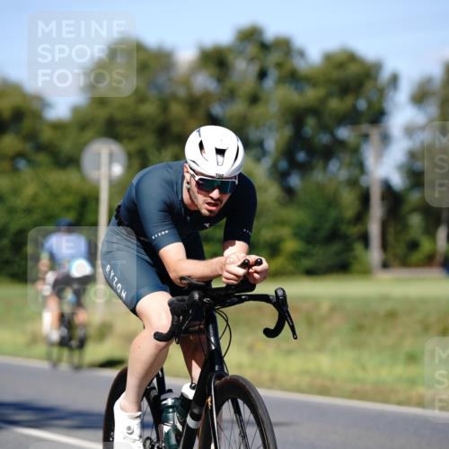 07.09.2025 - 19. Norderstedt Triathlon Michael Burmester http://msf.ph/oto/8839135 07.09.2025 14:38:39 Radfahren 398, 459, 460, 1404 meine-sportfotos.de