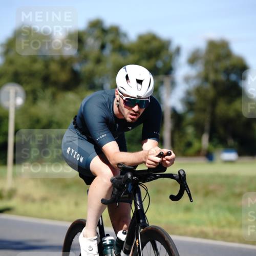 07.09.2025 - 19. Norderstedt Triathlon Michael Burmester http://msf.ph/oto/8839136 07.09.2025 14:38:39 Radfahren 398, 459, 460, 1404 meine-sportfotos.de