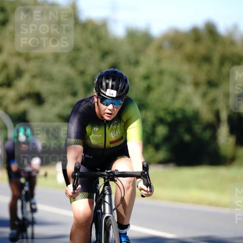 07.09.2025 - 19. Norderstedt Triathlon Michael Burmester http://msf.ph/oto/8839318 07.09.2025 14:41:18 Radfahren 454, 990, 992 meine-sportfotos.de