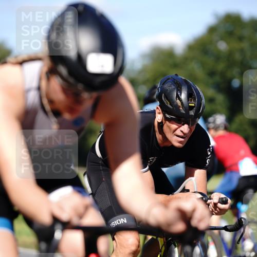 07.09.2025 - 19. Norderstedt Triathlon Michael Burmester http://msf.ph/oto/8839342 07.09.2025 14:41:24 Radfahren 437, 449, 896, 976, 989, 1434, 1501 meine-sportfotos.de