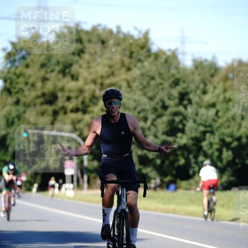 07.09.2025 - 19. Norderstedt Triathlon Michael Burmester http://msf.ph/oto/8839460 07.09.2025 14:42:51 Radfahren 1408, 1502 meine-sportfotos.de