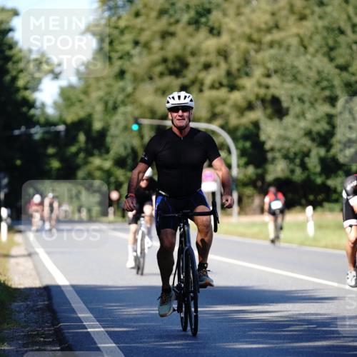 07.09.2025 - 19. Norderstedt Triathlon Michael Burmester http://msf.ph/oto/8839499 07.09.2025 14:43:13 Radfahren 400, 983, 1025 meine-sportfotos.de