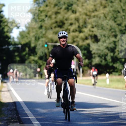 07.09.2025 - 19. Norderstedt Triathlon Michael Burmester http://msf.ph/oto/8839501 07.09.2025 14:43:13 Radfahren 400, 983, 1025 meine-sportfotos.de