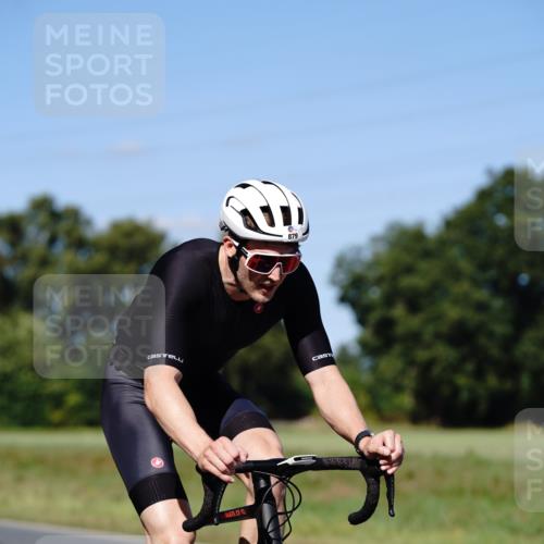 07.09.2025 - 19. Norderstedt Triathlon Michael Burmester http://msf.ph/oto/8839801 07.09.2025 14:48:03 Radfahren 879 meine-sportfotos.de
