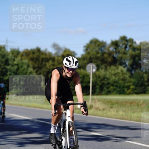 07.09.2025 - 19. Norderstedt Triathlon Michael Burmester http://msf.ph/oto/8839869 07.09.2025 14:49:04 Radfahren 374, 1453, 1489 meine-sportfotos.de