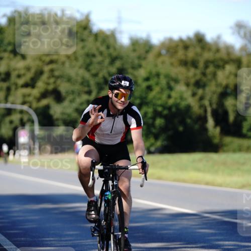 07.09.2025 - 19. Norderstedt Triathlon Michael Burmester http://msf.ph/oto/8840007 07.09.2025 14:50:44 Radfahren 863, 877 meine-sportfotos.de