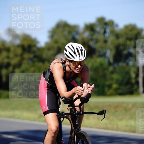 07.09.2025 - 19. Norderstedt Triathlon Michael Burmester http://msf.ph/oto/8840370 07.09.2025 14:58:14 Radfahren 377, 390 meine-sportfotos.de