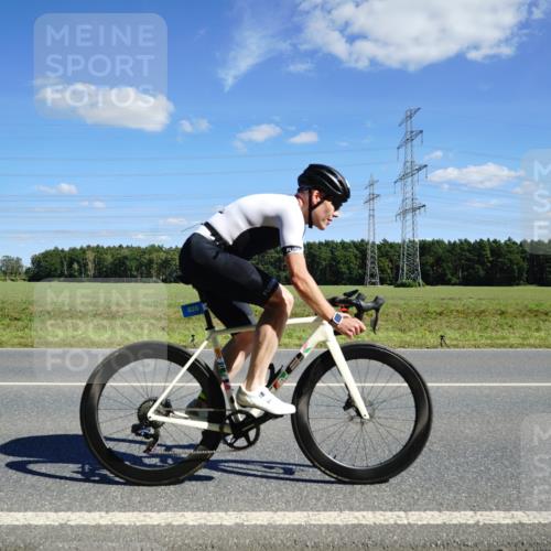 07.09.2025 - 19. Norderstedt Triathlon Michael Burmester http://msf.ph/oto/8840580 07.09.2025 14:28:39 Radfahren 420, 449, 982, 1462 meine-sportfotos.de