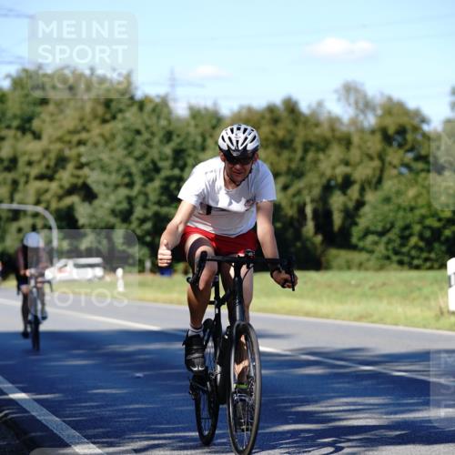 07.09.2025 - 19. Norderstedt Triathlon Michael Burmester http://msf.ph/oto/8840592 07.09.2025 15:04:06 Radfahren 462, 1431 meine-sportfotos.de