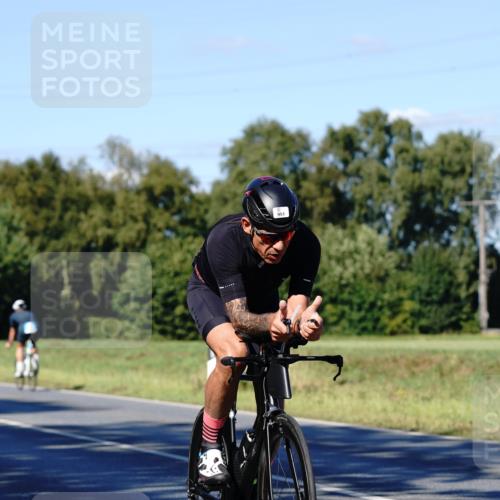 07.09.2025 - 19. Norderstedt Triathlon Michael Burmester http://msf.ph/oto/8840842 07.09.2025 15:10:52 Radfahren 932, 951 meine-sportfotos.de