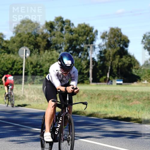 07.09.2025 - 19. Norderstedt Triathlon Michael Burmester http://msf.ph/oto/8841068 07.09.2025 15:17:29 Radfahren 396, 407, 448, 938 meine-sportfotos.de