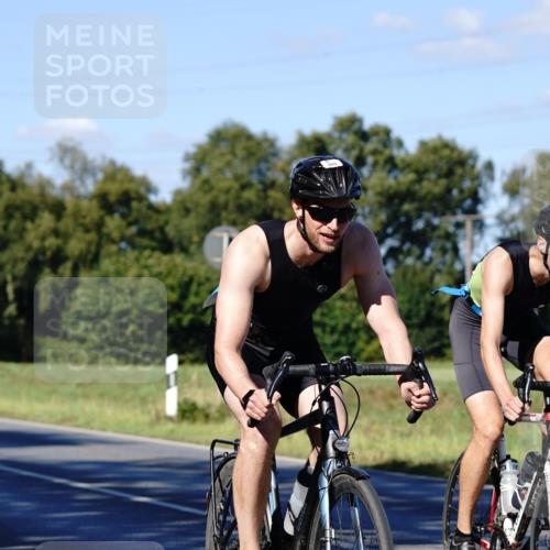 07.09.2025 - 19. Norderstedt Triathlon Michael Burmester http://msf.ph/oto/8841088 07.09.2025 15:17:43 Radfahren 889, 913, 1486 meine-sportfotos.de