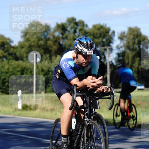 07.09.2025 - 19. Norderstedt Triathlon Michael Burmester http://msf.ph/oto/8841213 07.09.2025 15:21:08 Radfahren 377, 416, 902, 936, 951, 1537 meine-sportfotos.de
