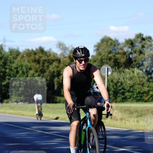 07.09.2025 - 19. Norderstedt Triathlon Michael Burmester http://msf.ph/oto/8841476 07.09.2025 15:27:29 Radfahren 379, 886, 890, 909 meine-sportfotos.de