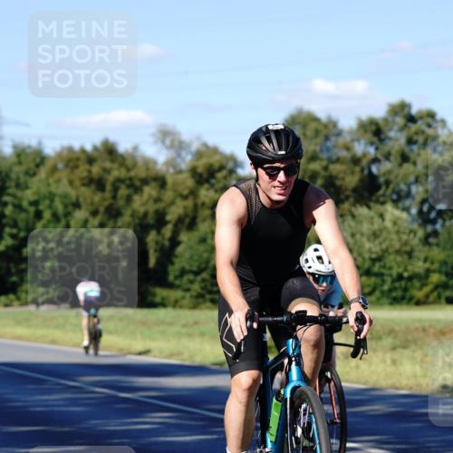 07.09.2025 - 19. Norderstedt Triathlon Michael Burmester http://msf.ph/oto/8841477 07.09.2025 15:27:29 Radfahren 379, 886, 890, 909 meine-sportfotos.de