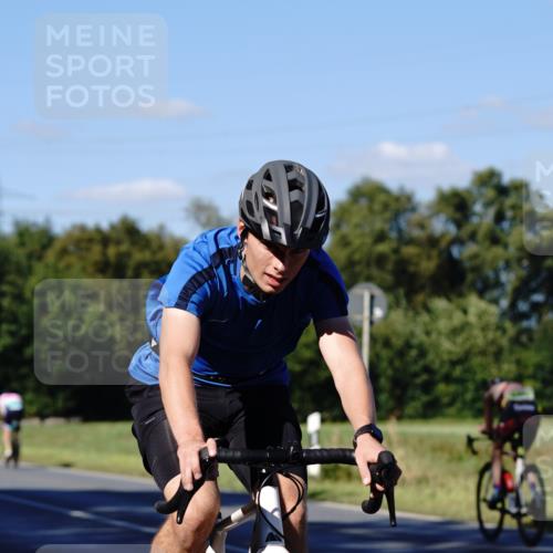 07.09.2025 - 19. Norderstedt Triathlon Michael Burmester http://msf.ph/oto/8841478 07.09.2025 15:27:30 Radfahren 379, 886, 890, 909 meine-sportfotos.de