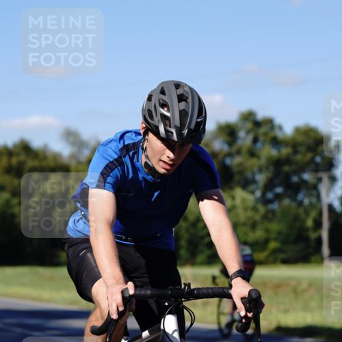 07.09.2025 - 19. Norderstedt Triathlon Michael Burmester http://msf.ph/oto/8841480 07.09.2025 15:27:30 Radfahren 379, 886, 890, 909 meine-sportfotos.de