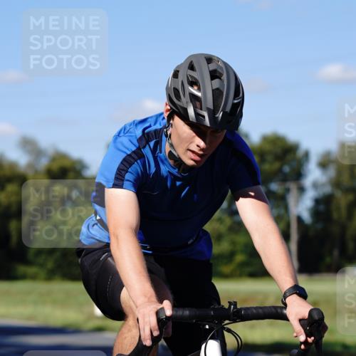 07.09.2025 - 19. Norderstedt Triathlon Michael Burmester http://msf.ph/oto/8841481 07.09.2025 15:27:30 Radfahren 379, 886, 890, 909 meine-sportfotos.de