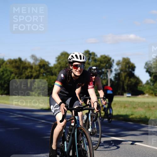 07.09.2025 - 19. Norderstedt Triathlon Michael Burmester http://msf.ph/oto/8841554 07.09.2025 15:29:59 Radfahren 878, 889 meine-sportfotos.de