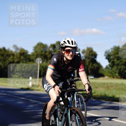 07.09.2025 - 19. Norderstedt Triathlon Michael Burmester http://msf.ph/oto/8841556 07.09.2025 15:29:59 Radfahren 878, 889 meine-sportfotos.de