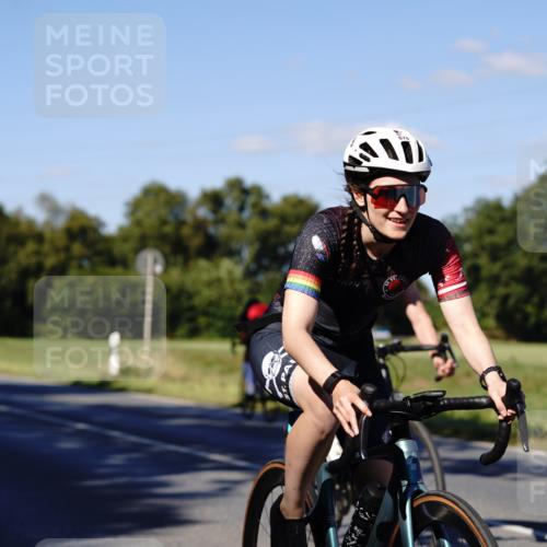 07.09.2025 - 19. Norderstedt Triathlon Michael Burmester http://msf.ph/oto/8841558 07.09.2025 15:29:59 Radfahren 878, 889 meine-sportfotos.de