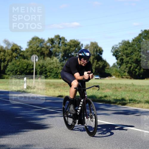 07.09.2025 - 19. Norderstedt Triathlon Michael Burmester http://msf.ph/oto/8841698 07.09.2025 15:32:06 Radfahren 902, 1479, 1523 meine-sportfotos.de