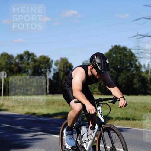 07.09.2025 - 19. Norderstedt Triathlon Michael Burmester http://msf.ph/oto/8841797 07.09.2025 15:33:45 Radfahren 875, 912 meine-sportfotos.de
