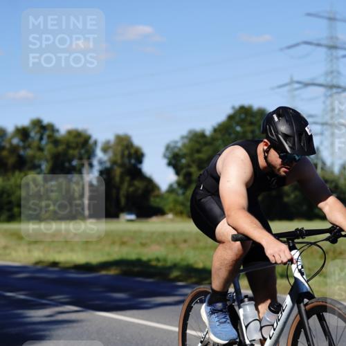 07.09.2025 - 19. Norderstedt Triathlon Michael Burmester http://msf.ph/oto/8841799 07.09.2025 15:33:45 Radfahren 875, 912 meine-sportfotos.de