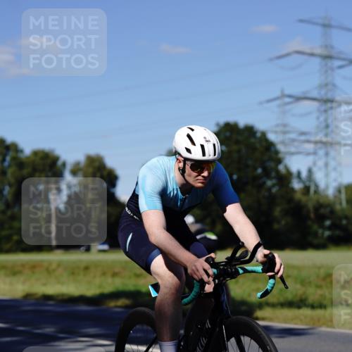 07.09.2025 - 19. Norderstedt Triathlon Michael Burmester http://msf.ph/oto/8841866 07.09.2025 15:35:23 Radfahren 386, 915, 943, 1419 meine-sportfotos.de