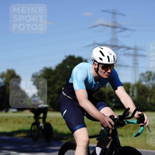 07.09.2025 - 19. Norderstedt Triathlon Michael Burmester http://msf.ph/oto/8841867 07.09.2025 15:35:23 Radfahren 386, 915, 943, 1419 meine-sportfotos.de